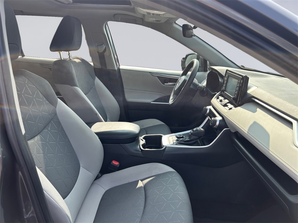 2022 Toyota RAV4 Hybrid XLE photo 16