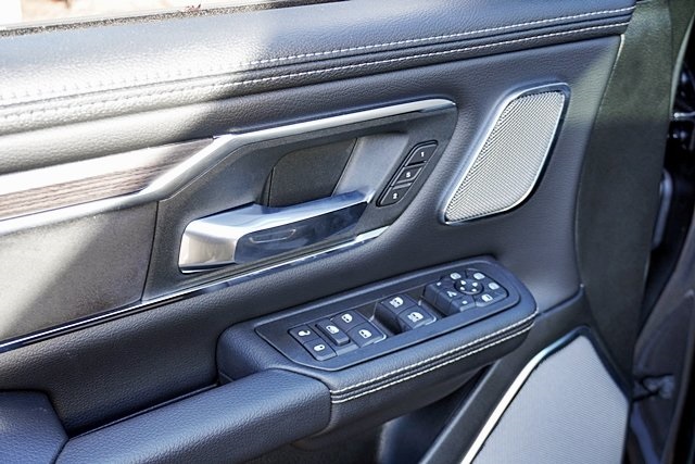 New 2026 Granite Crystal Metallic Clear-Coat Exterior Paint RAM Laramie image 32