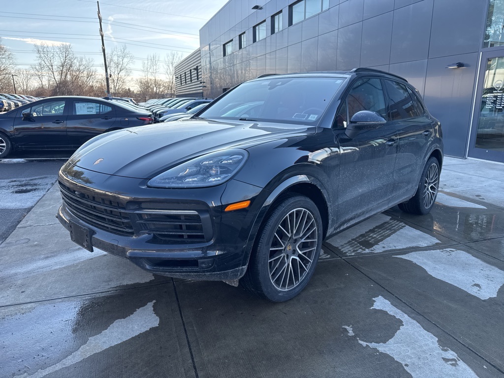 2022 Porsche Cayenne Base's photo