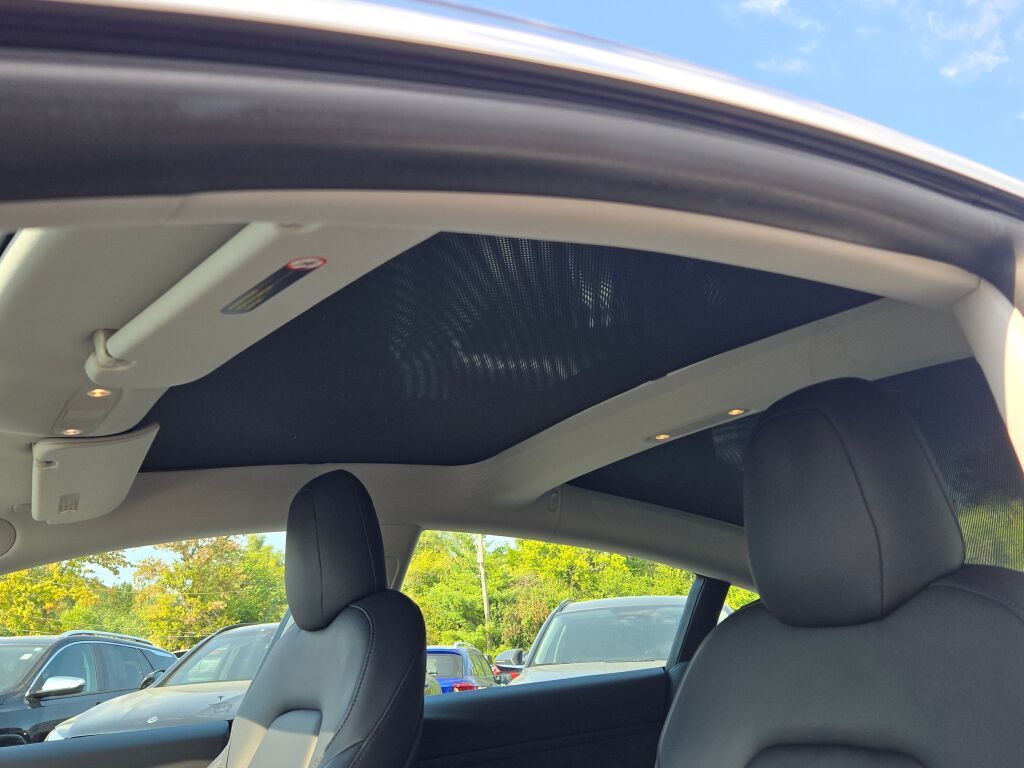 2020 Tesla Model 3 Standard Range Plus photo 22