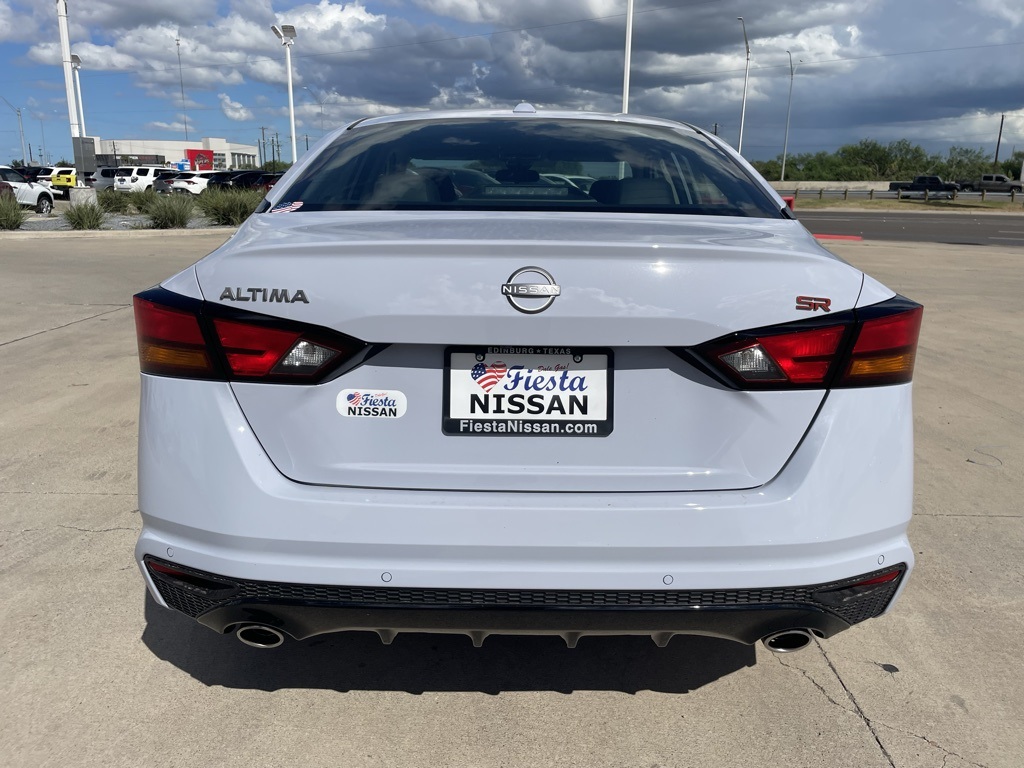 2025 Nissan Altima SR photo 4