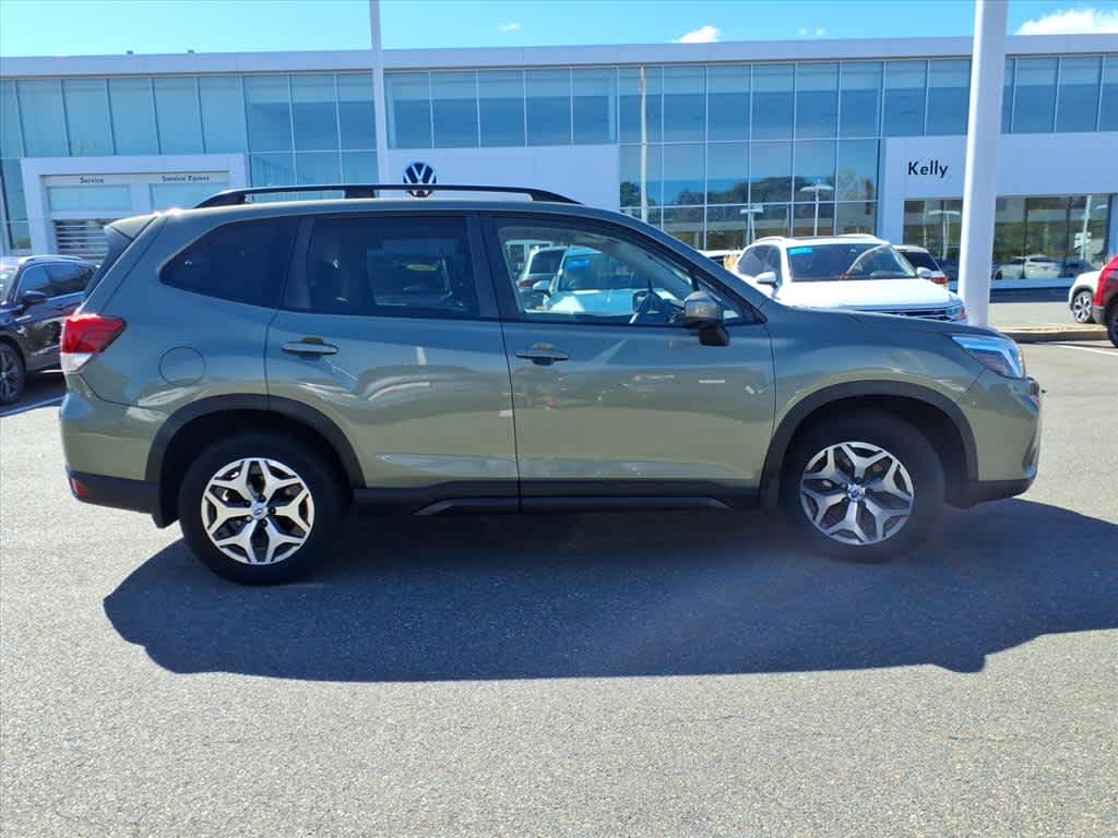 2021 Subaru Forester Premium photo 2