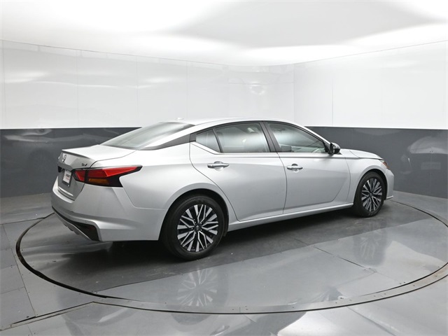 2024 Nissan Altima 2.5 SV photo 11