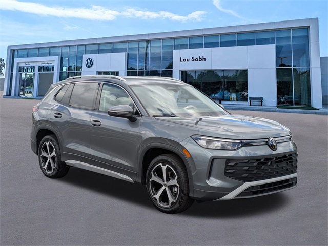 2025 Volkswagen Tiguan SE's photo