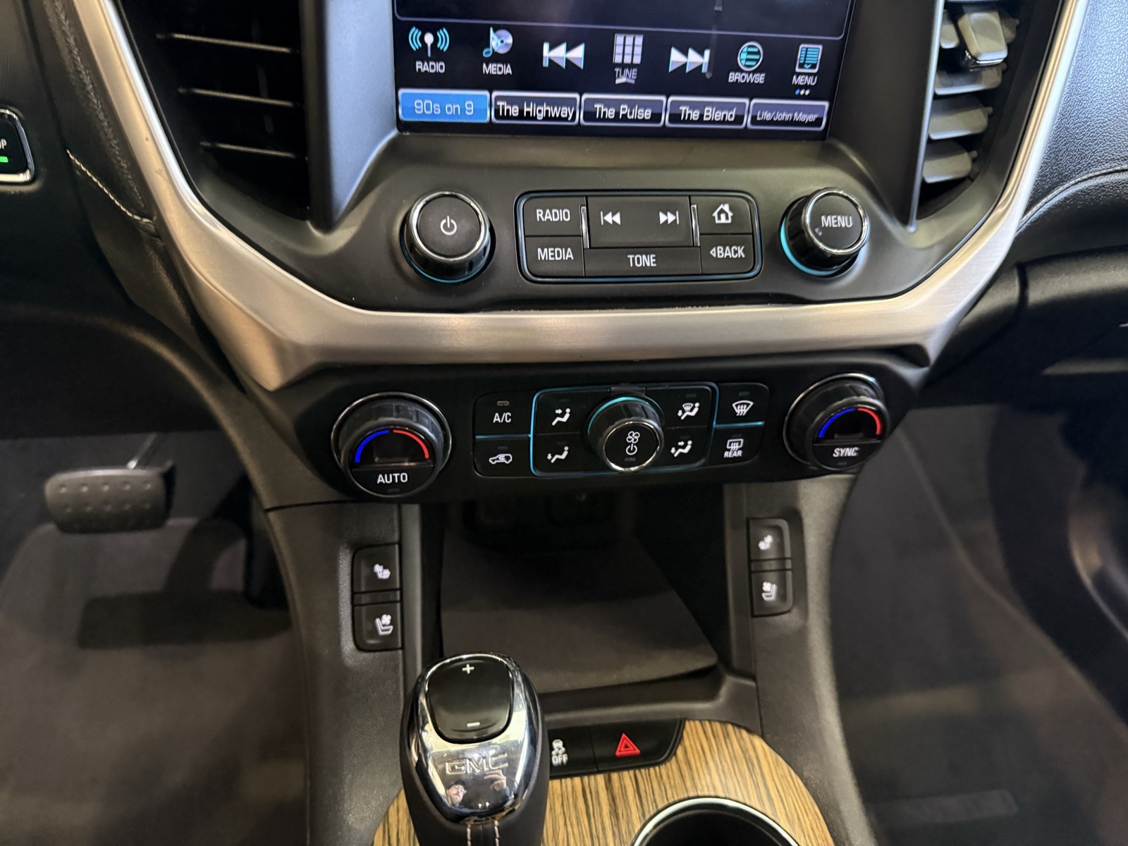 2019 Gmc Acadia Denali photo 3