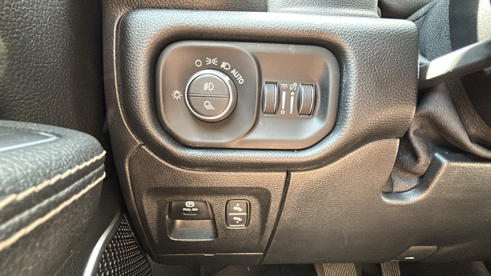 2020 Ram 1500 Laramie photo 22