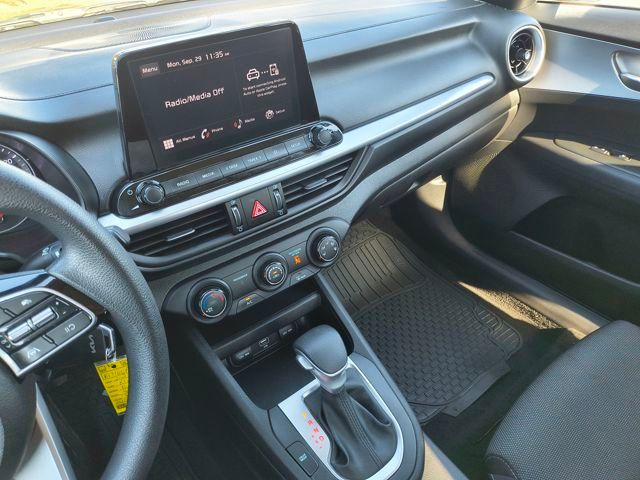 2023 Kia Forte LXS photo 24