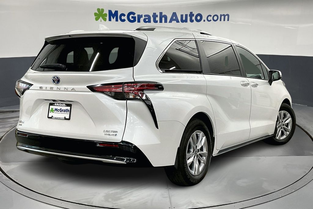 2022 Toyota Sienna Limited photo 12