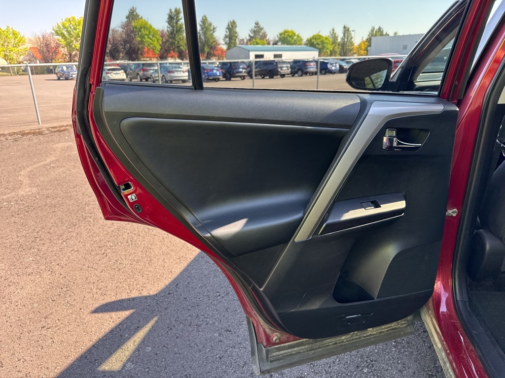 2018 Toyota RAV4 XLE photo 18