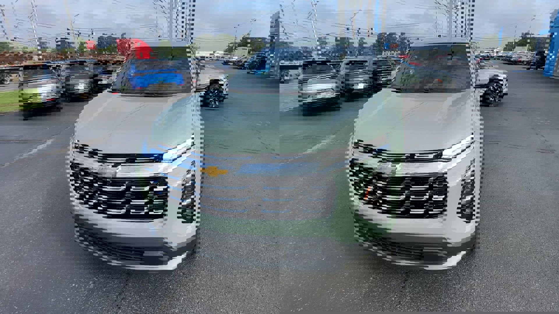 2026 Chevrolet Equinox LT photo 2