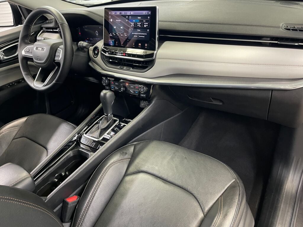 2022 Jeep Compass Limited photo 17