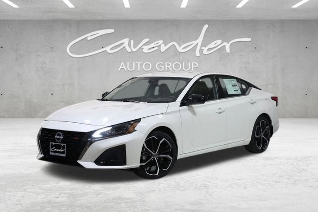 2025 Nissan Altima SR's photo