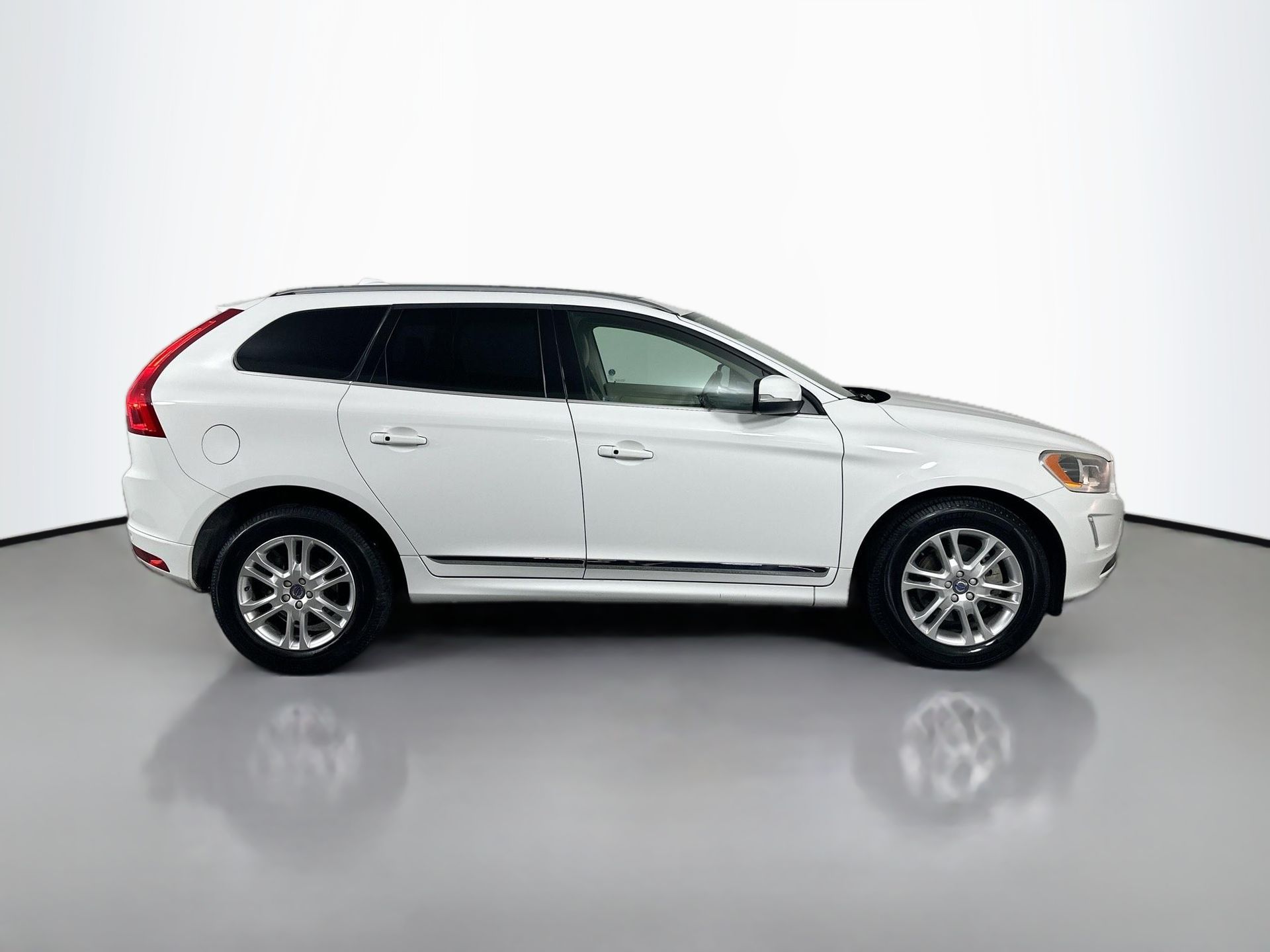 2015 Volvo XC60 T5 Premier photo 4