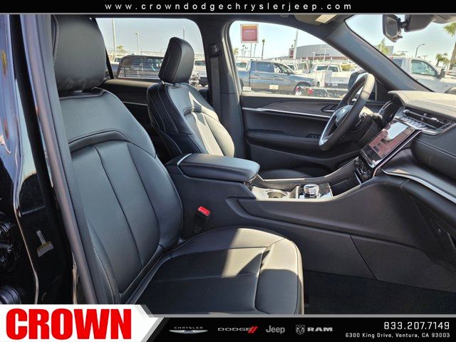 2025 Jeep Grand Cherokee Limited photo 2