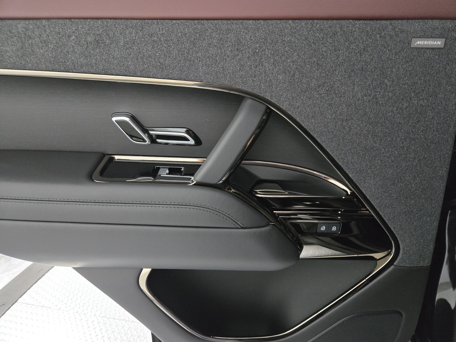 2025 Land Rover Range Rover Sport SE photo 16