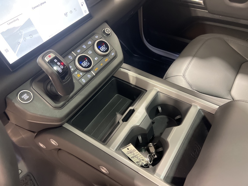 2025 Land Rover Defender 110 V8 photo 15
