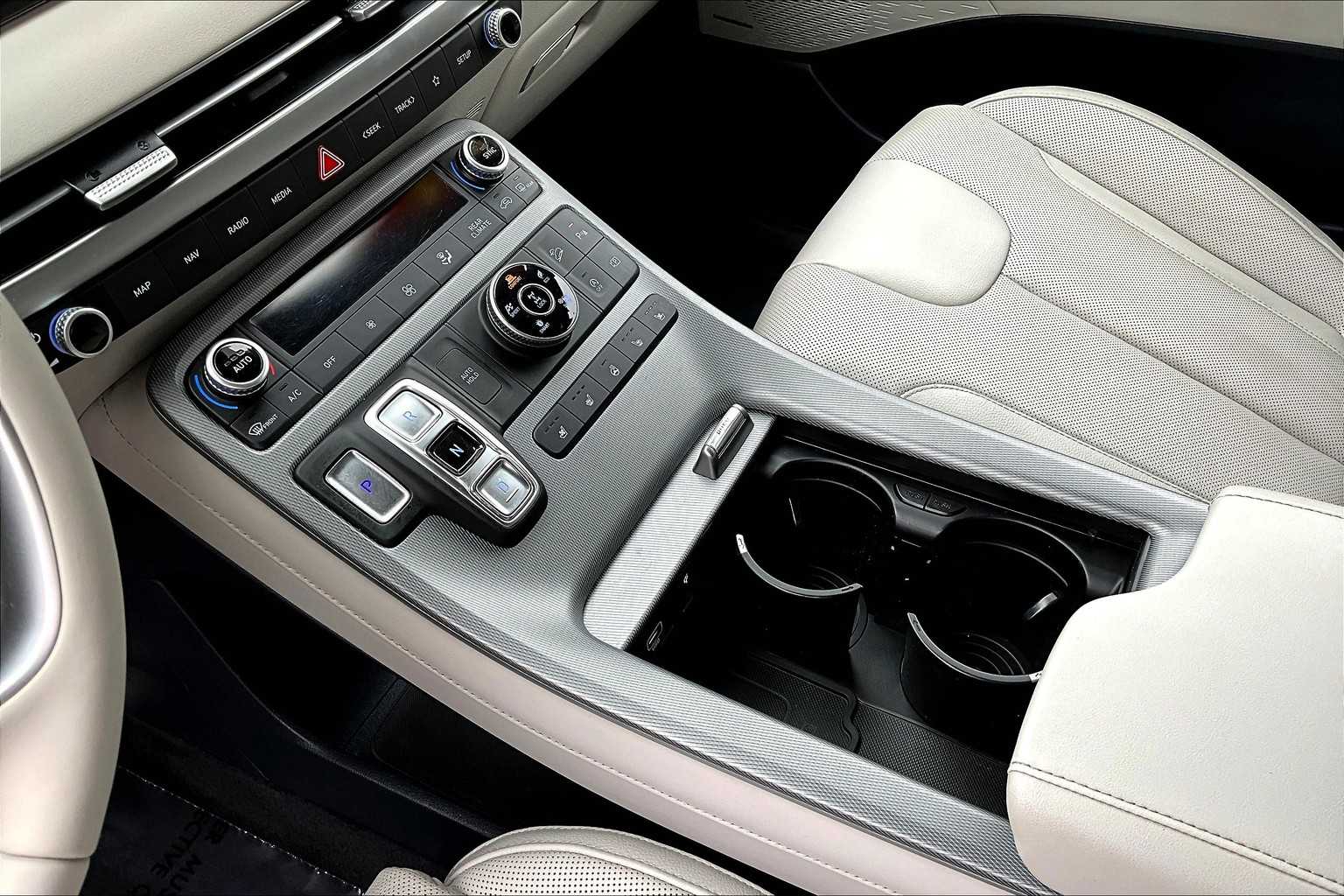 2024 Hyundai Palisade Limited photo 15