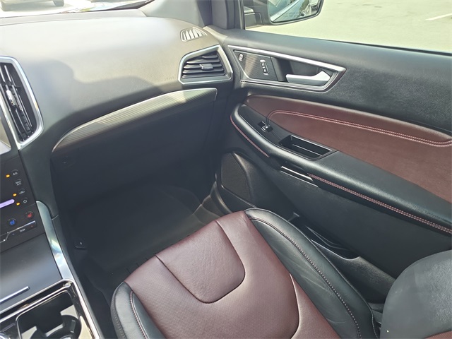 2020 Ford Edge Titanium photo 13