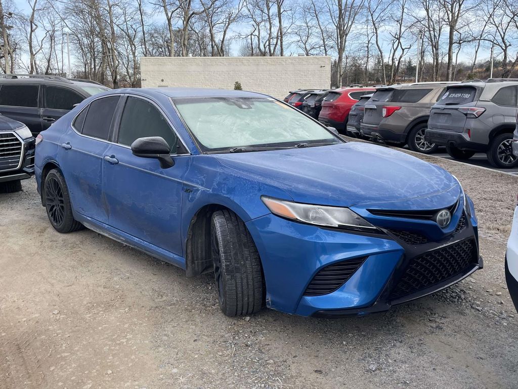 2019 Toyota Camry SE's photo