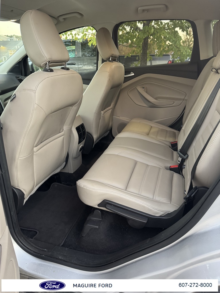 2019 Ford Escape SEL photo 9