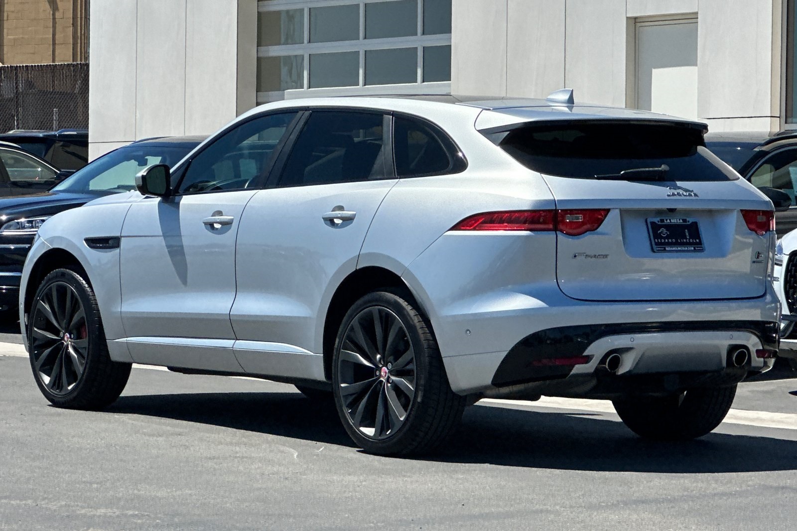 2017 Jaguar F-PACE First Edition photo 5