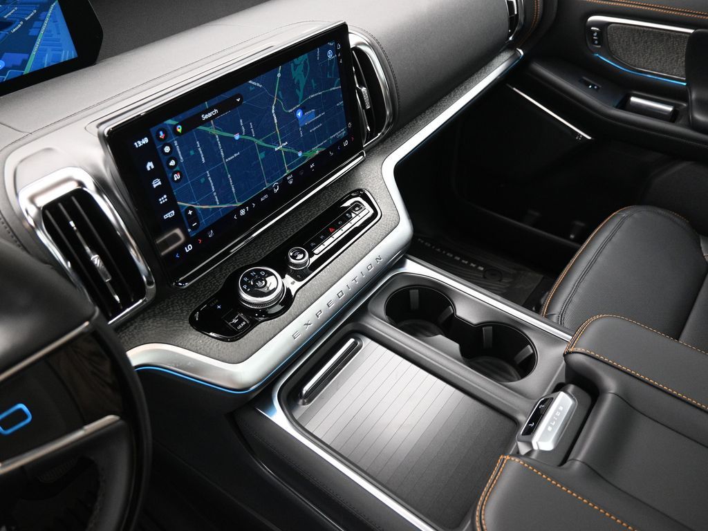 2025 Ford Expedition photo 16