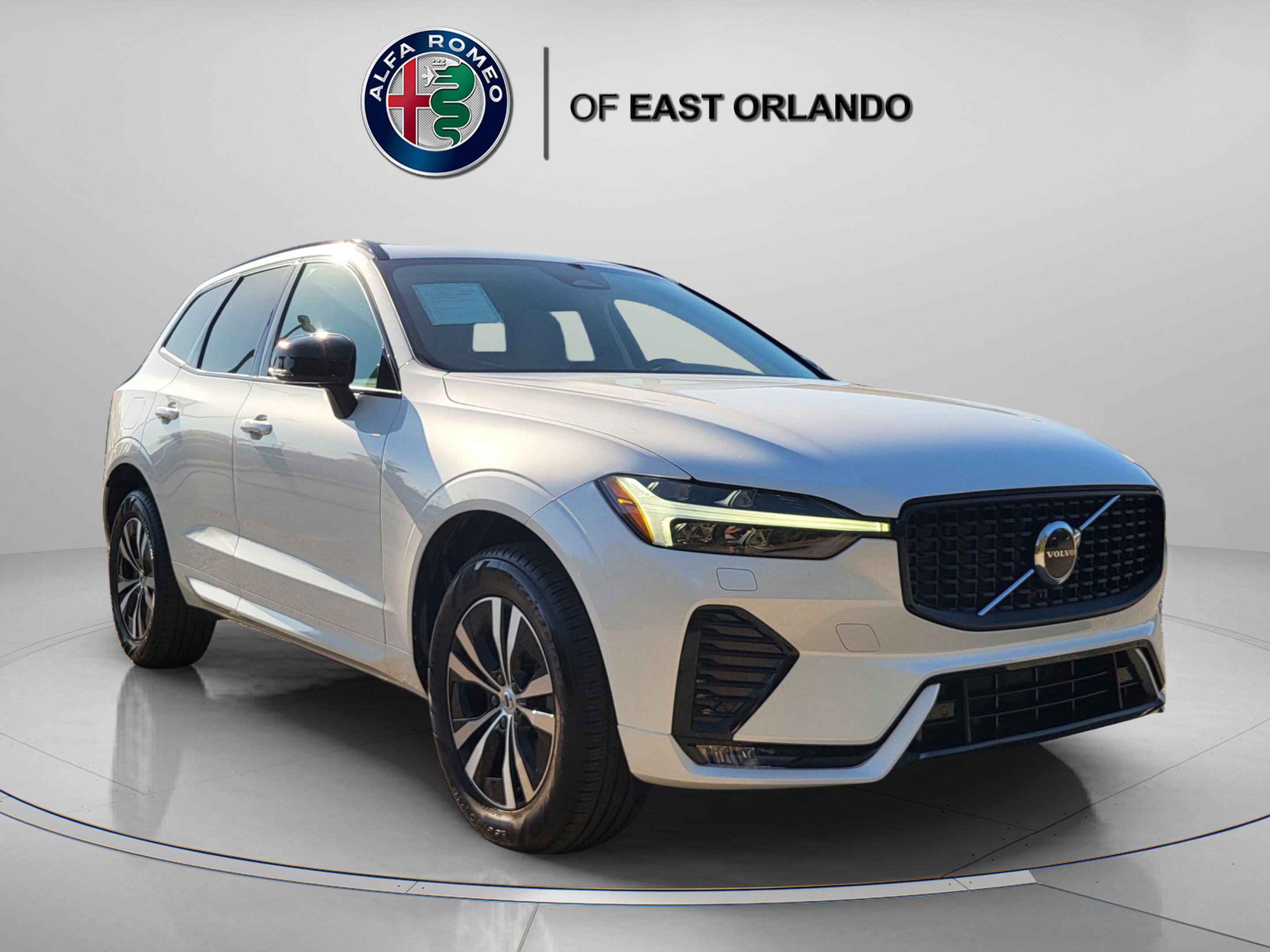 2025 Volvo XC60 Core's photo