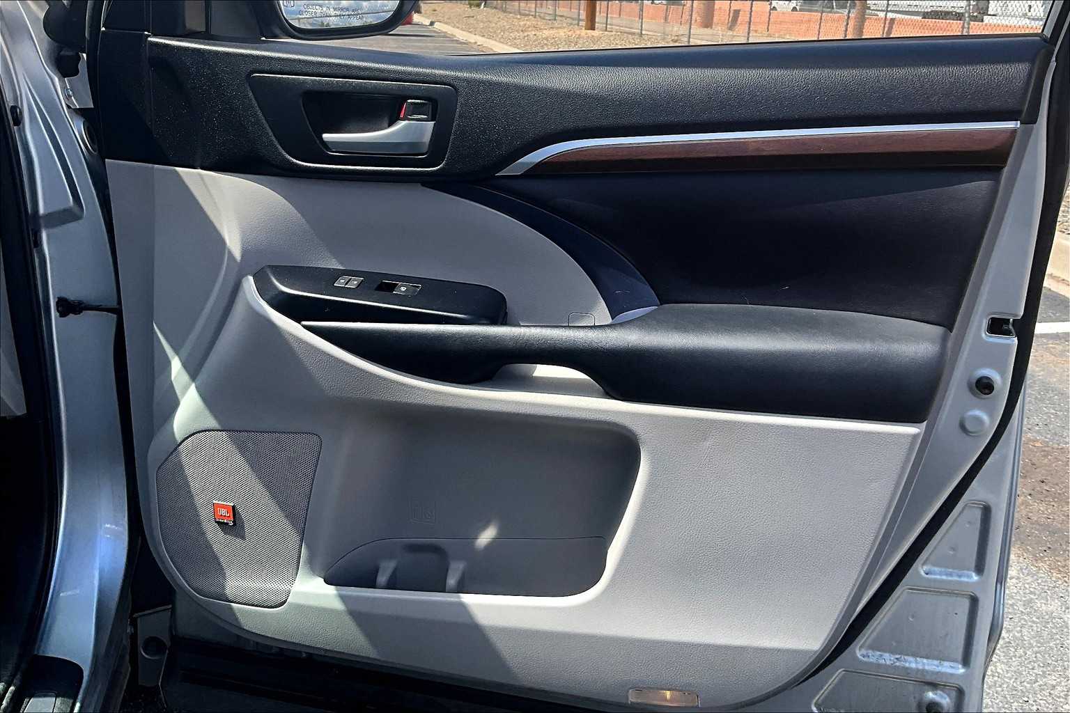 2015 Toyota Highlander Limited photo 22