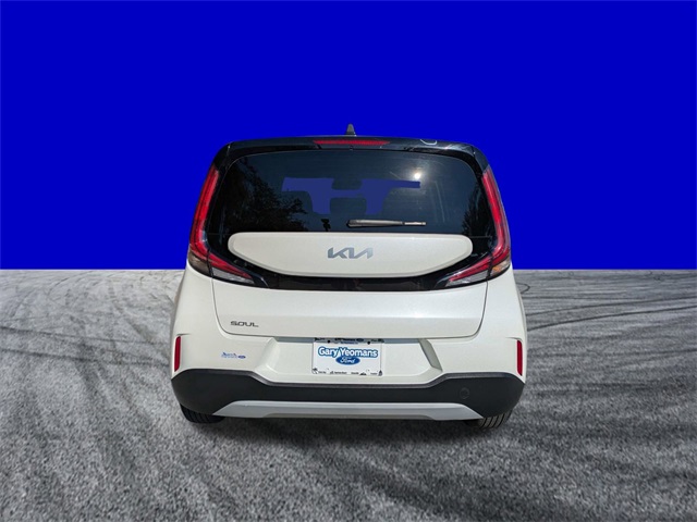 2023 Kia Soul LX photo 3