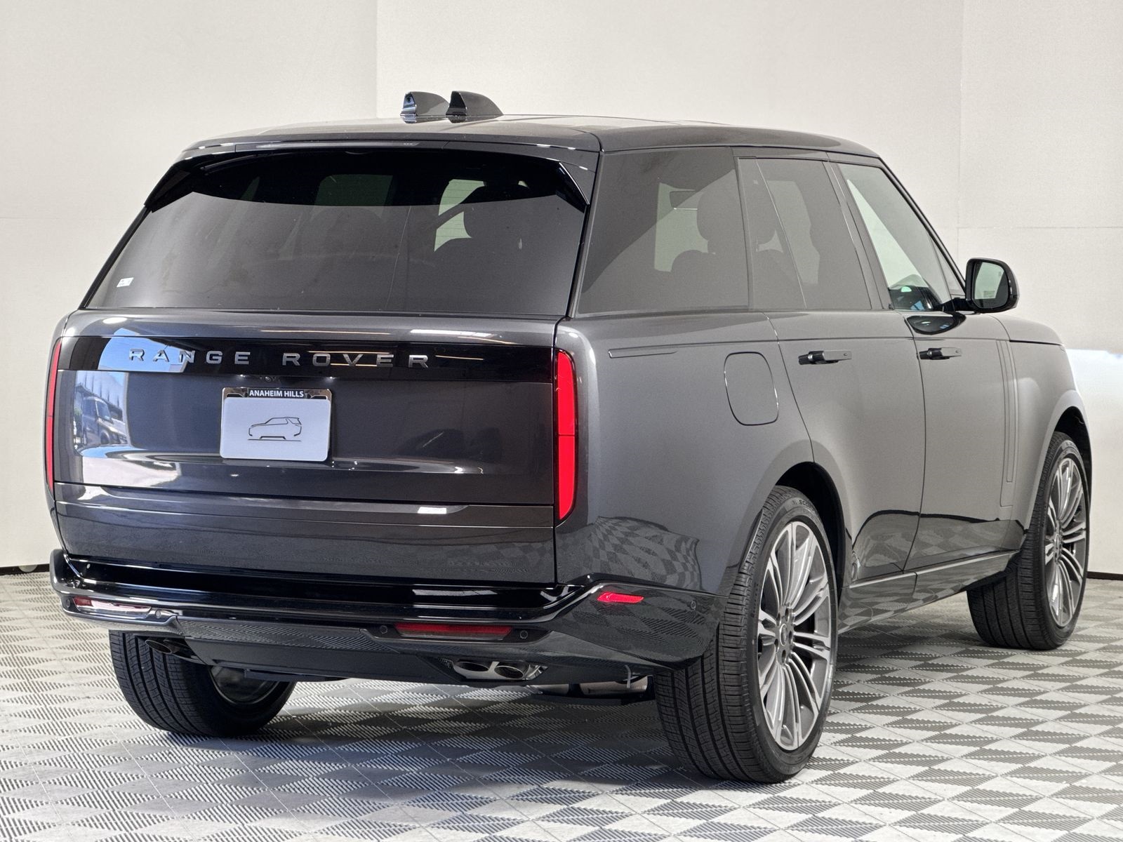 2025 Land Rover Range Rover SE photo 3
