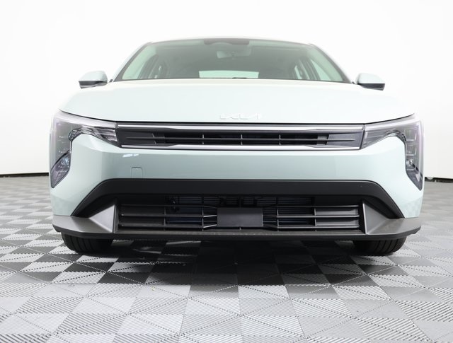 2025 Kia K4 LXS photo 2