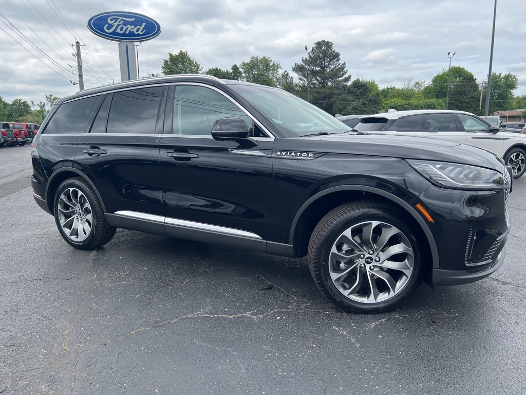 2025 Lincoln Aviator Premiere photo 2