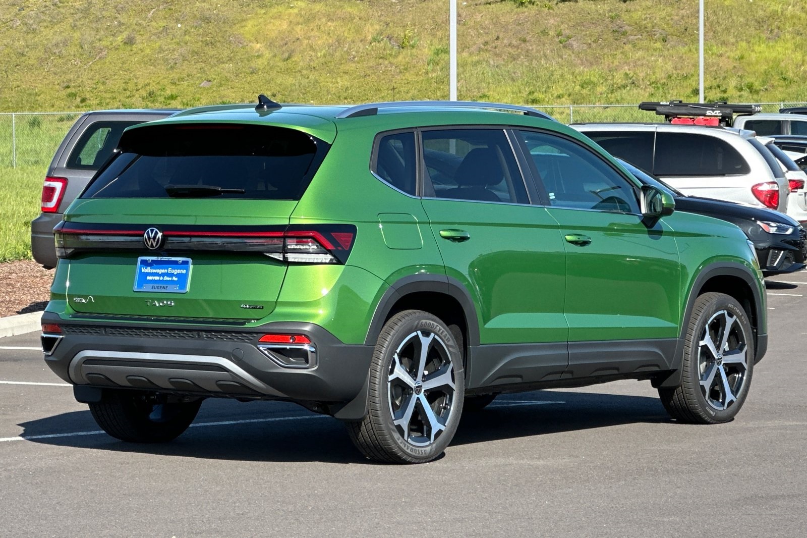 2025 Volkswagen Taos SEL photo 3