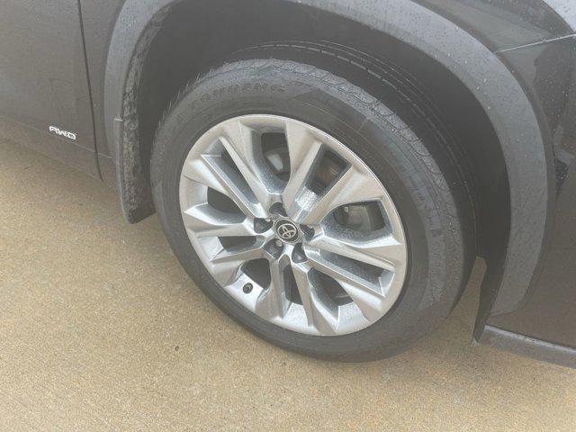 Certified 2022 Toyota Highlander Limited with VIN 5TDXBRCH6NS551195 for sale in Kansas City