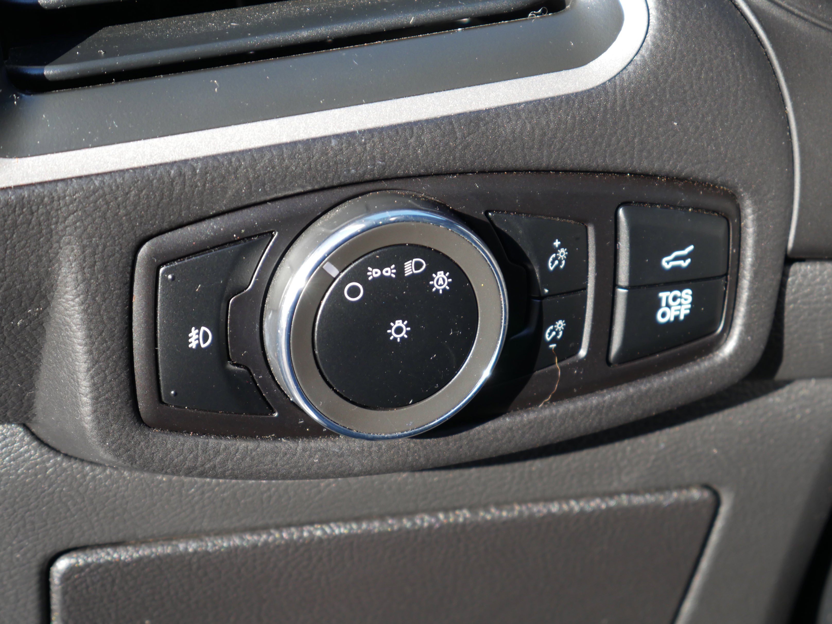 2024 Ford Edge SEL photo 3