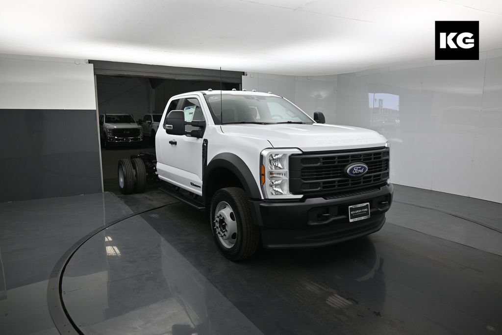 2026 Ford F-450 Super Duty Chassis Cab XL's photo