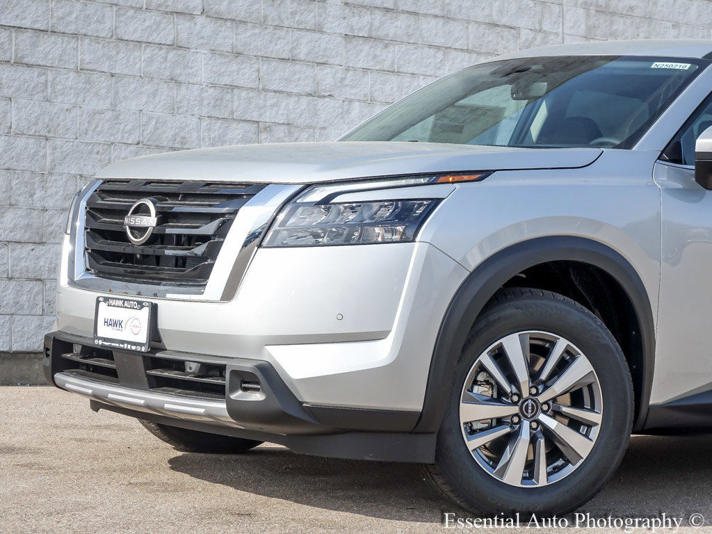 2025 Nissan Pathfinder SL photo 2