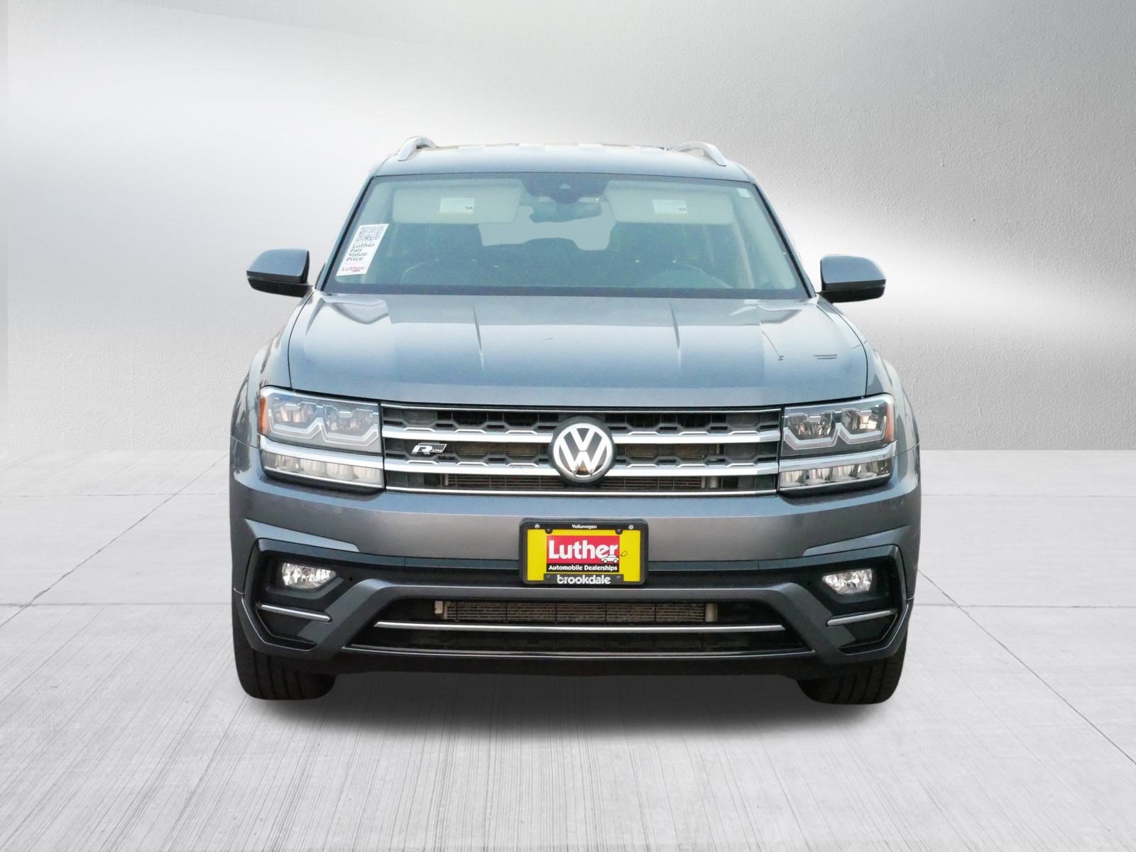 Used 2018 Volkswagen Atlas SE w/Tech with VIN 1V2PR2CA9JC589245 for sale in Brooklyn Center, Minnesota