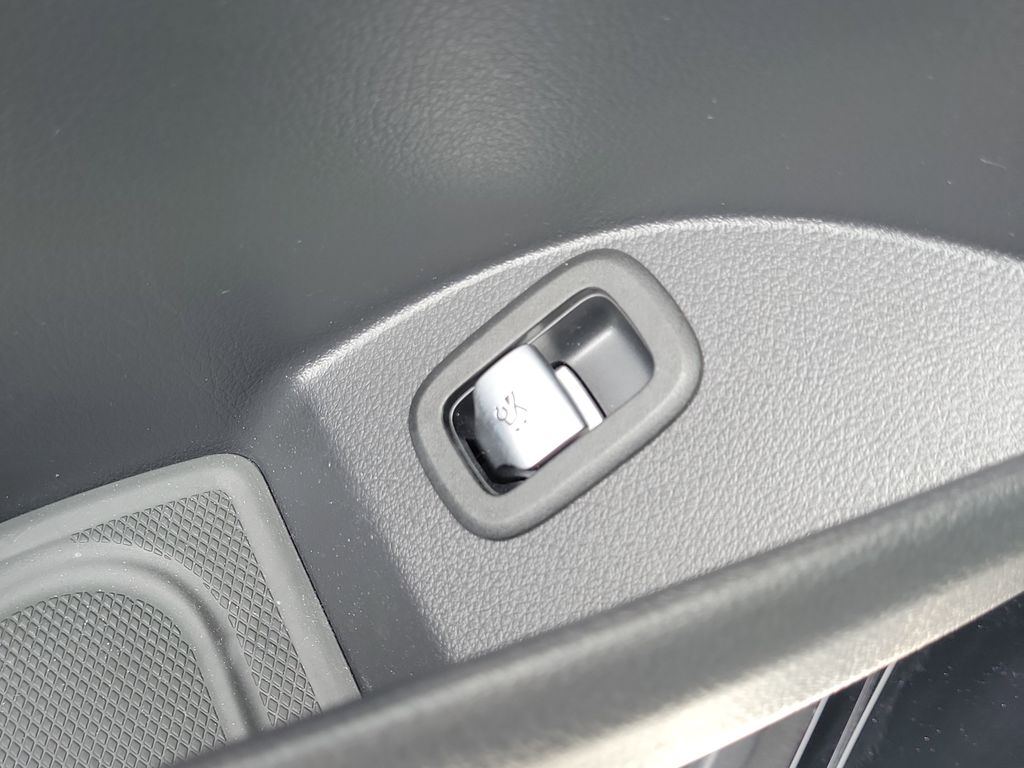 2025 Mercedes Benz GLC 300 photo 29