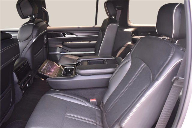 2024 Jeep Grand Wagoneer II photo 16
