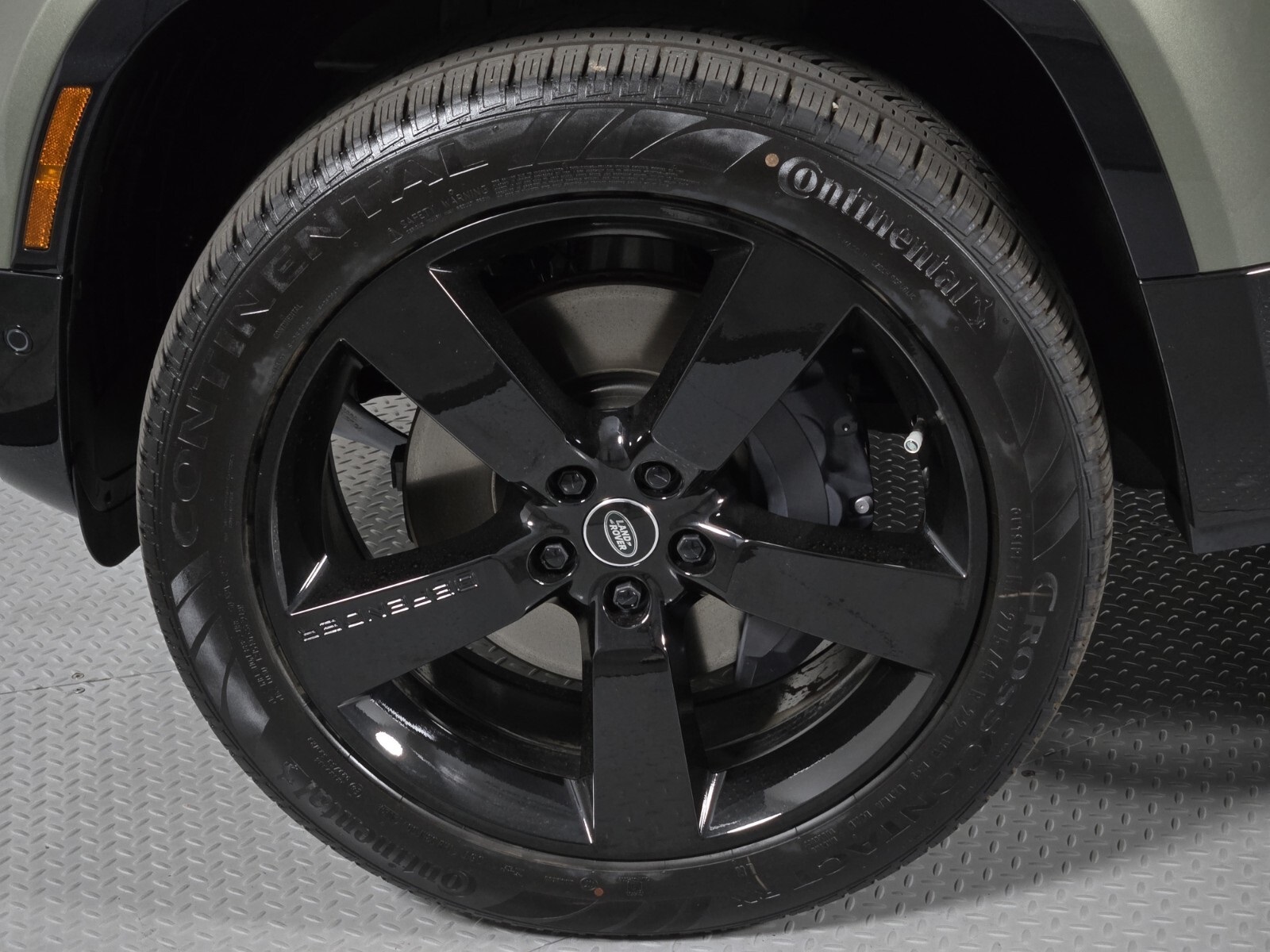 2025 Land Rover Defender X-Dynamic SE photo 9