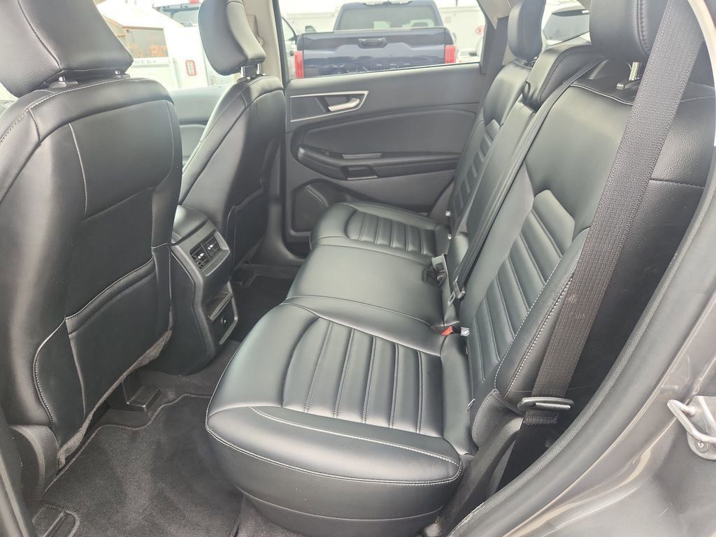 2023 Ford Edge SEL photo 10