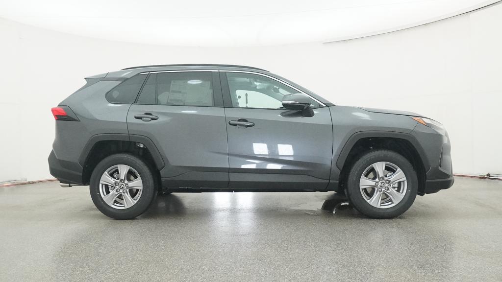2025 Toyota RAV4 XLE photo 26