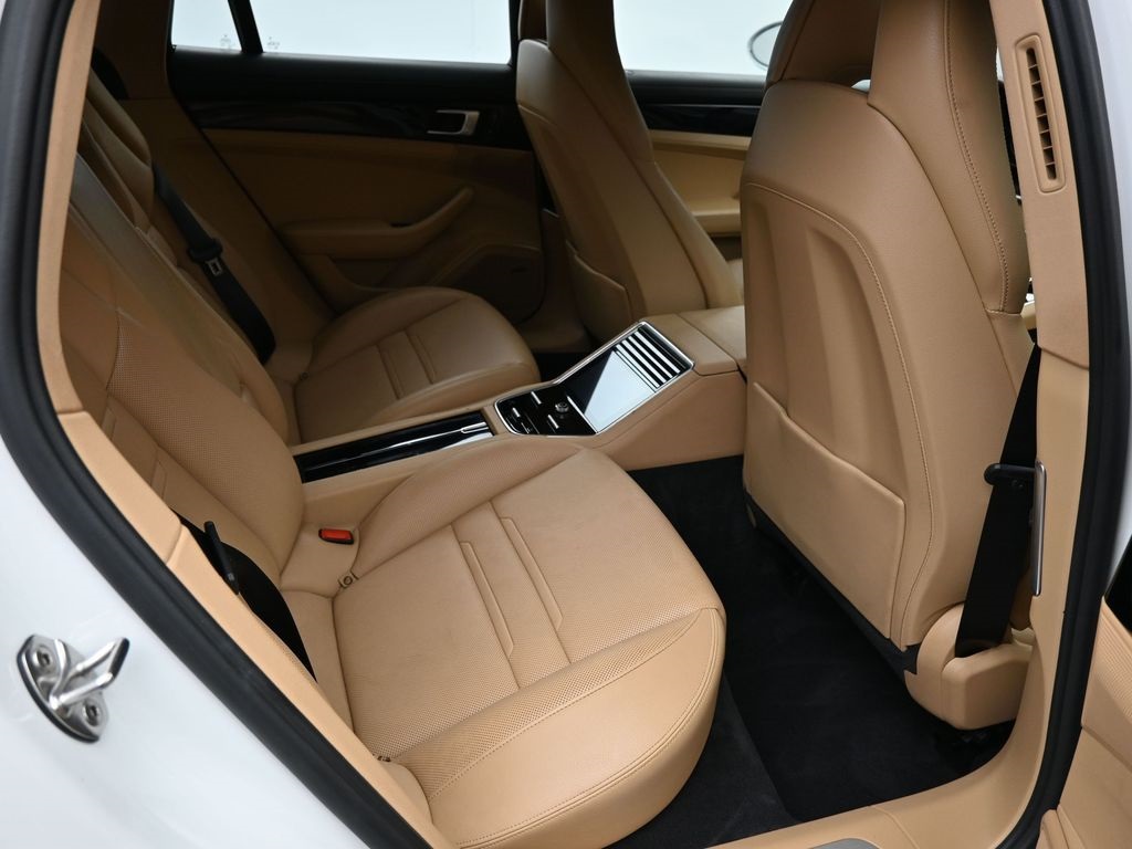 2019 Porsche Panamera Base photo 8