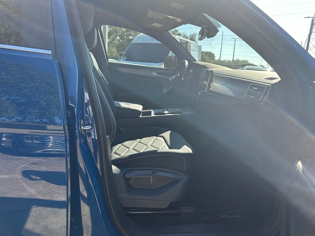 2026 Volkswagen Atlas Cross Sport SE photo 25
