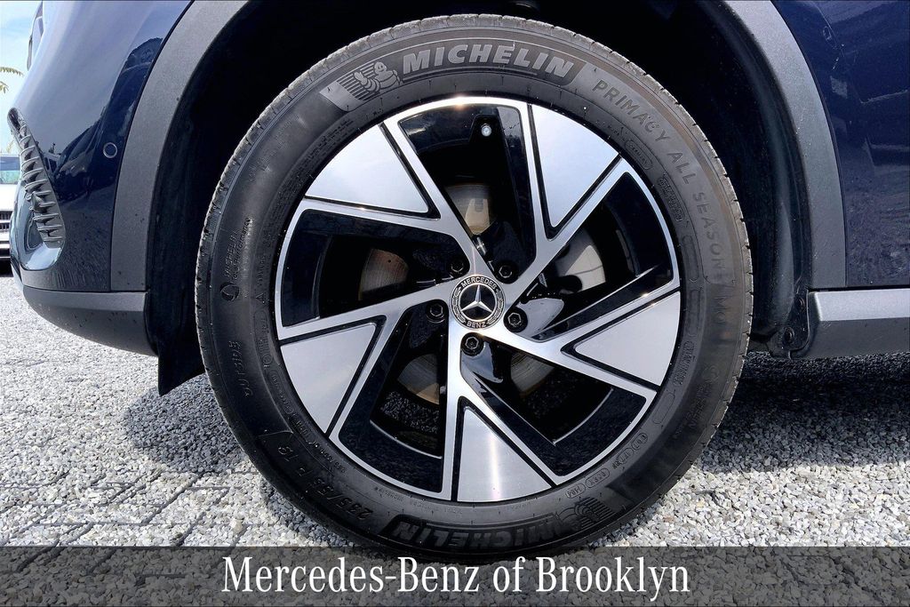 2024 Mercedes Benz GLC 300 4MATIC photo 3