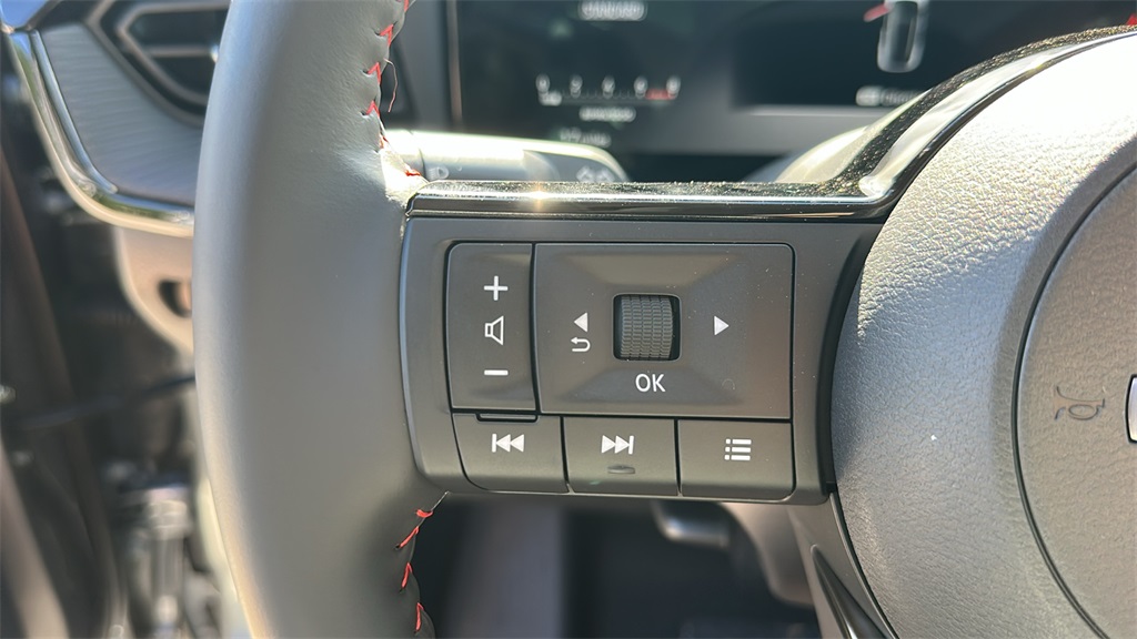 2026 Nissan Kicks SR photo 14