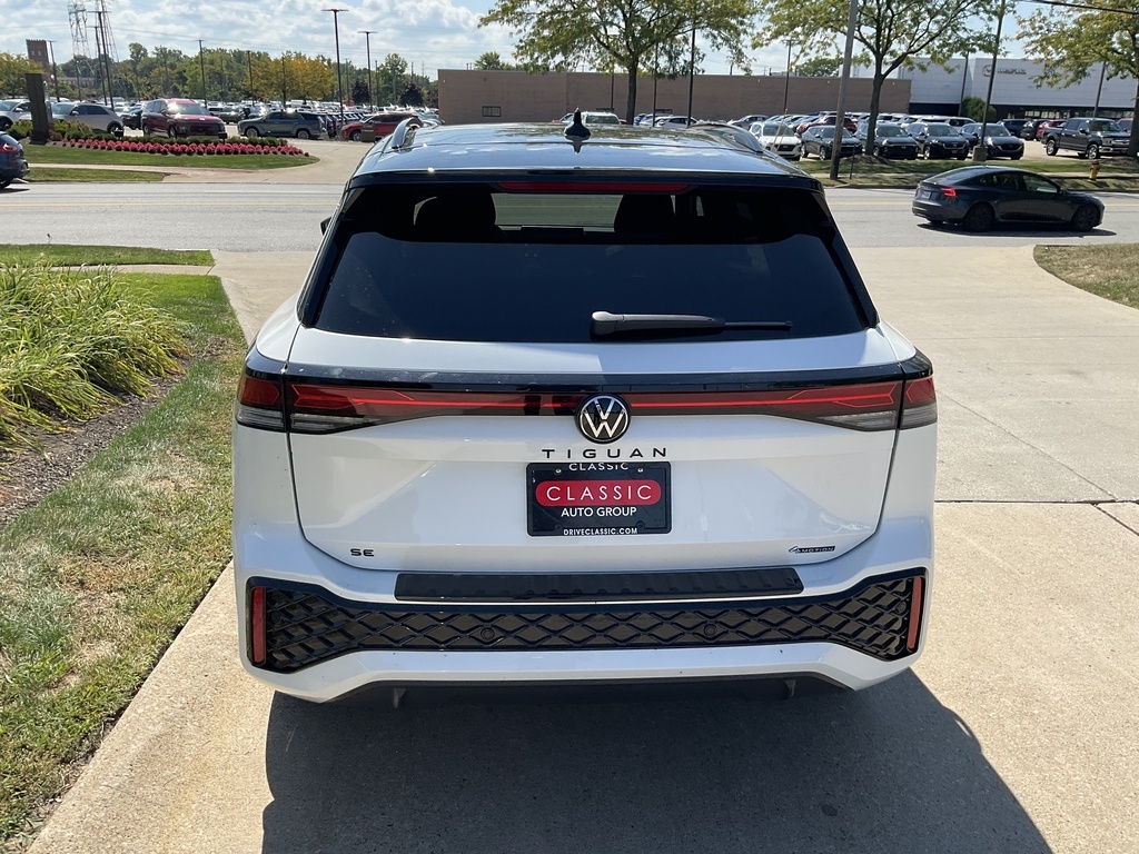 2025 Volkswagen Tiguan SE R-Line Black photo 2