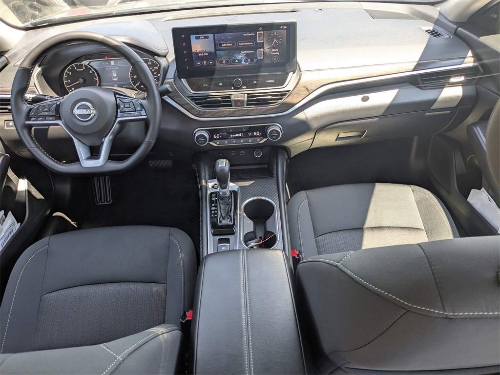 2025 Nissan Altima 2.5 SV photo 13