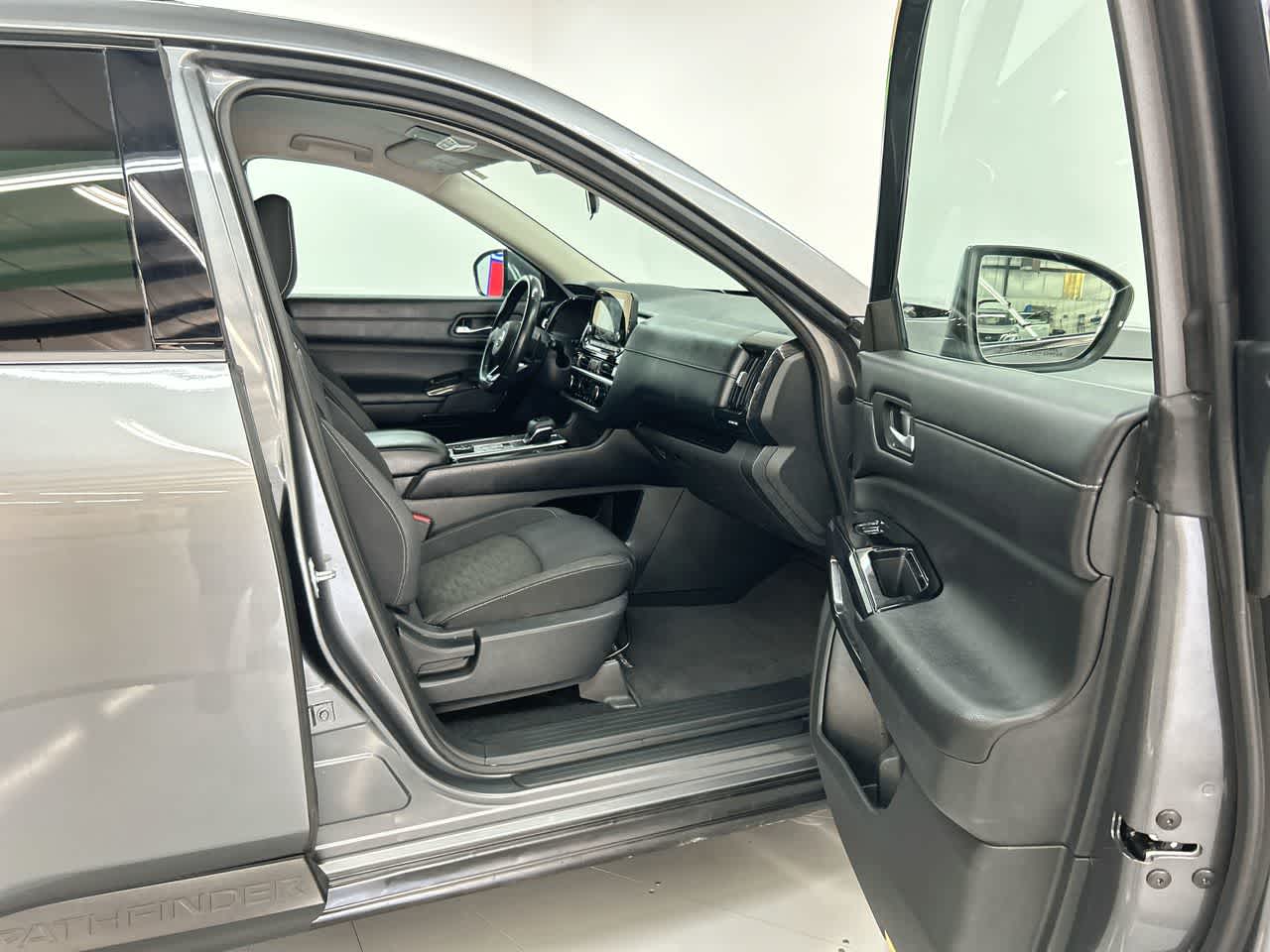 2022 Nissan Pathfinder SV photo 18